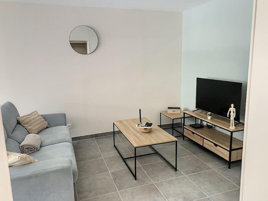 Ferienwohnung Le Jeanne Compiègne Exterior foto